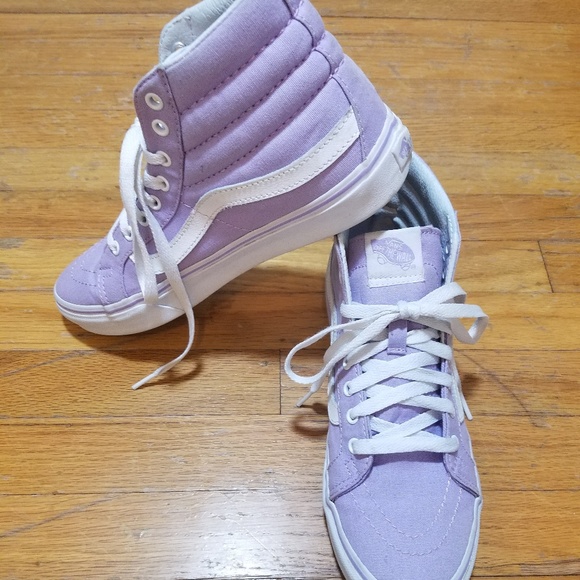 🤩Sold🤩Vans Womens high top sneaker-worn once - Picture 4 of 6